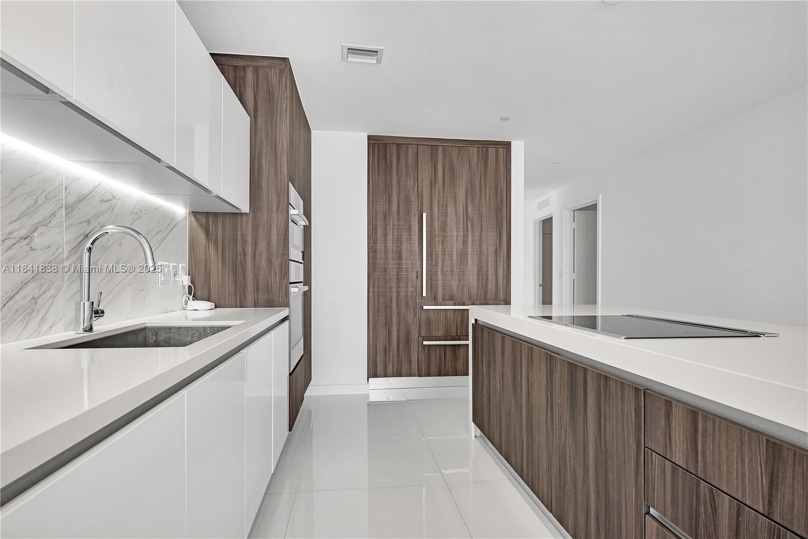 PARAMOUNT MIAMI WORLDCENTE - Residential Lease