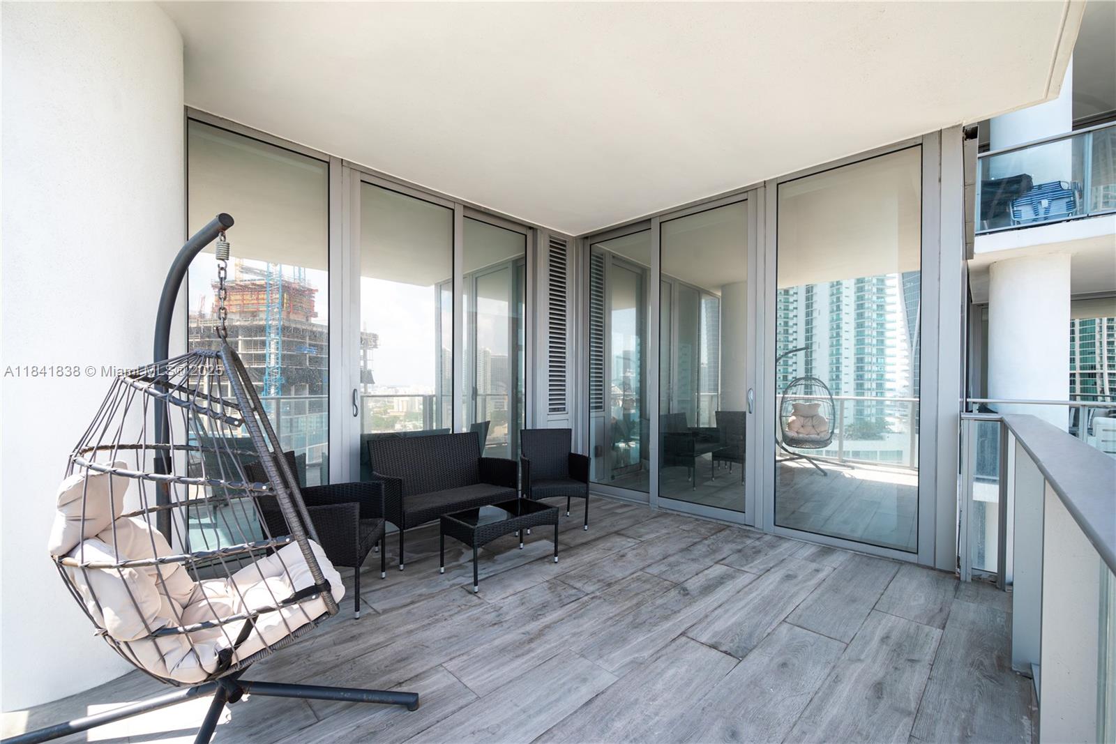 PARAMOUNT MIAMI WORLDCENTE - Residential Lease