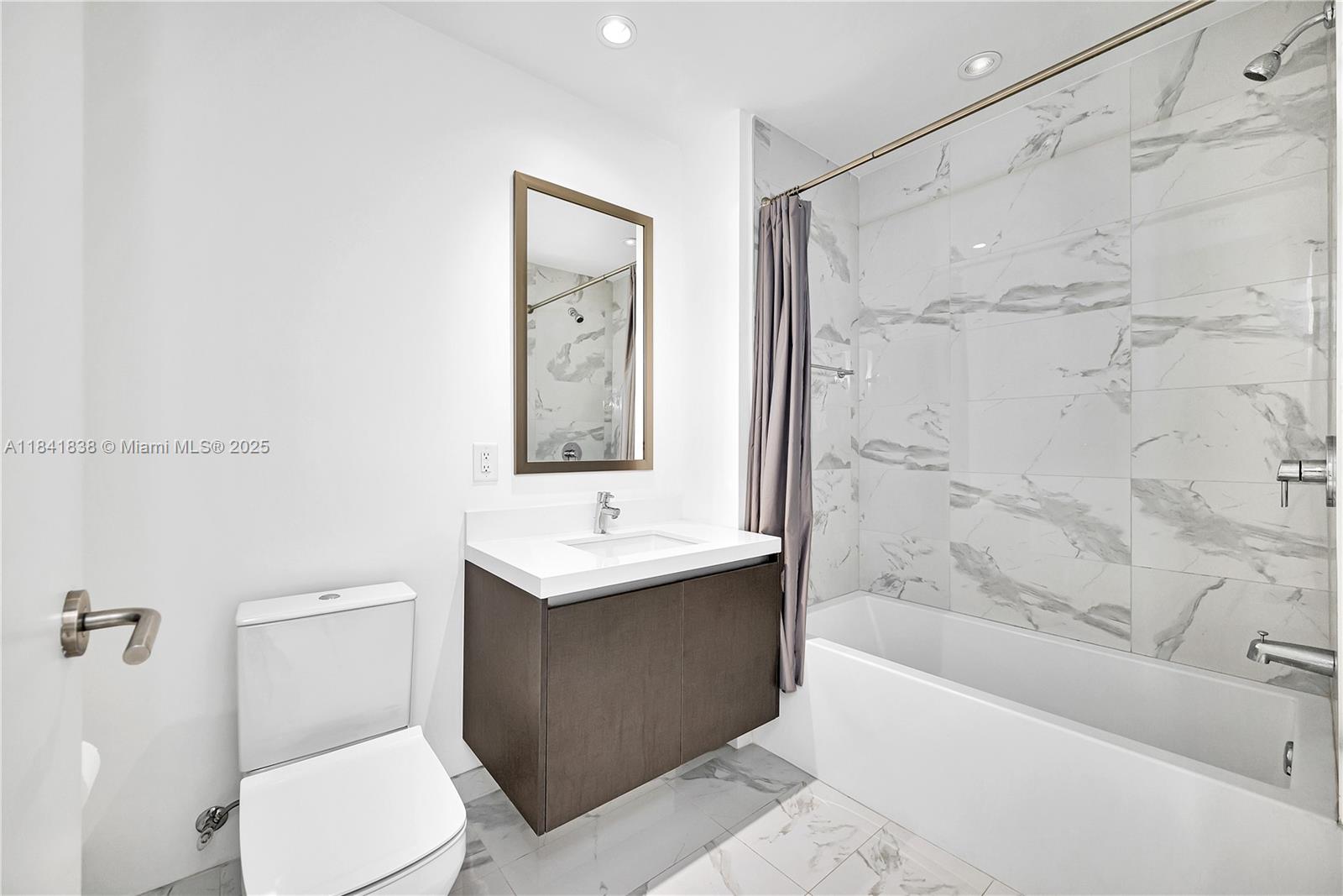 PARAMOUNT MIAMI WORLDCENTE - Residential Lease