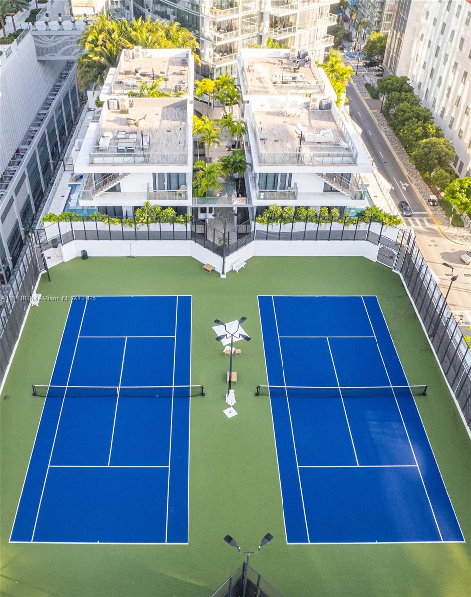 PARAMOUNT MIAMI WORLDCENTE - Residential Lease