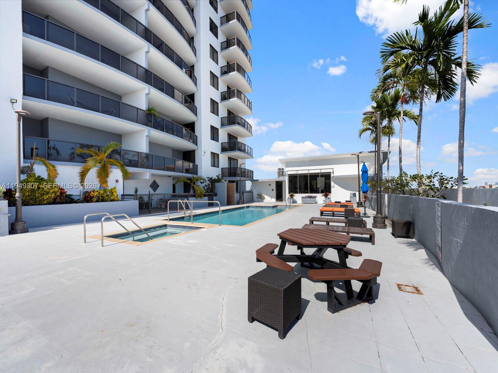 THE LUXOR RESIDENCES COND - Residential