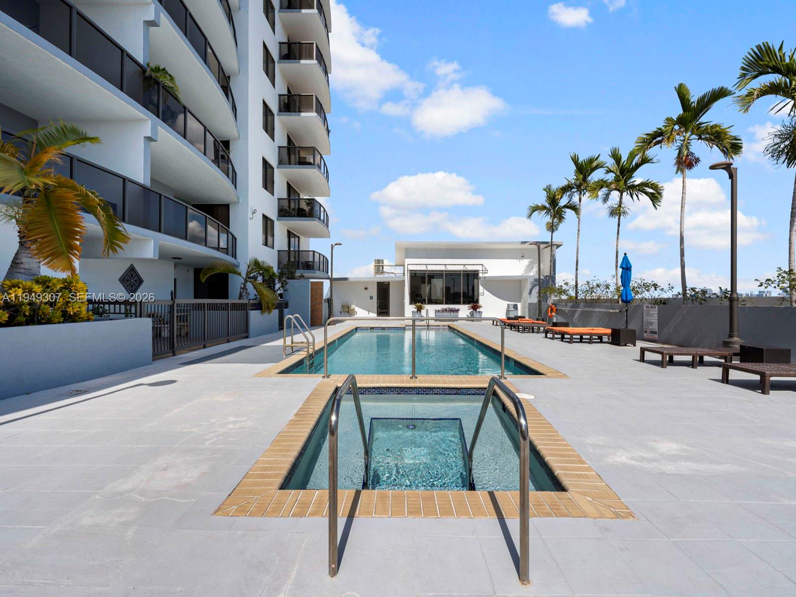 THE LUXOR RESIDENCES COND - Residential