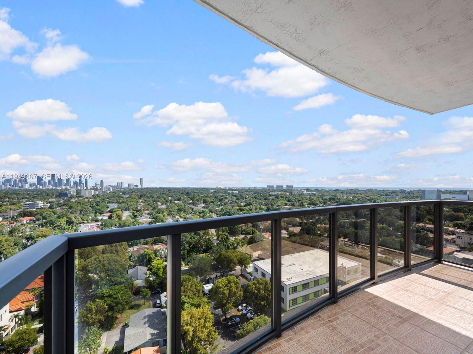 THE LUXOR RESIDENCES COND - Residential