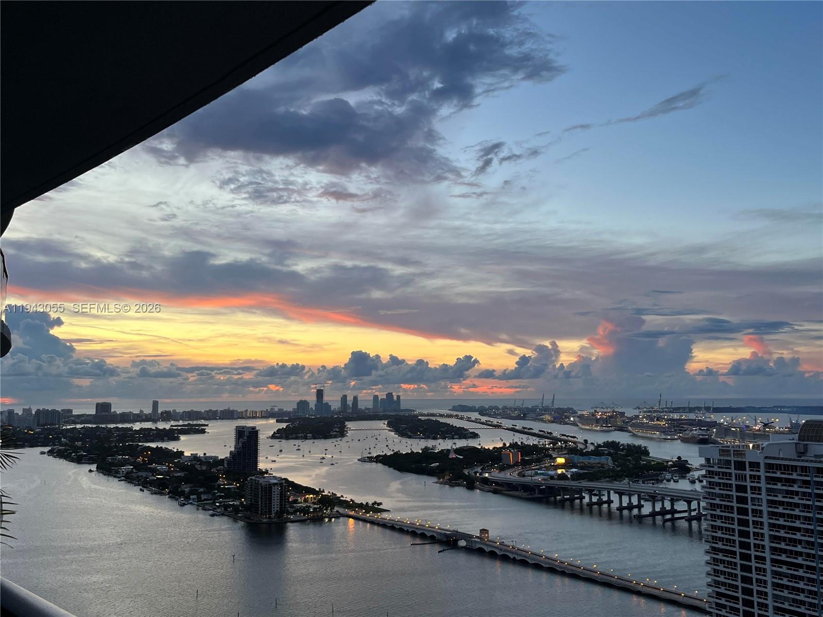 ARIA ON THE BAY CONDO - Residential