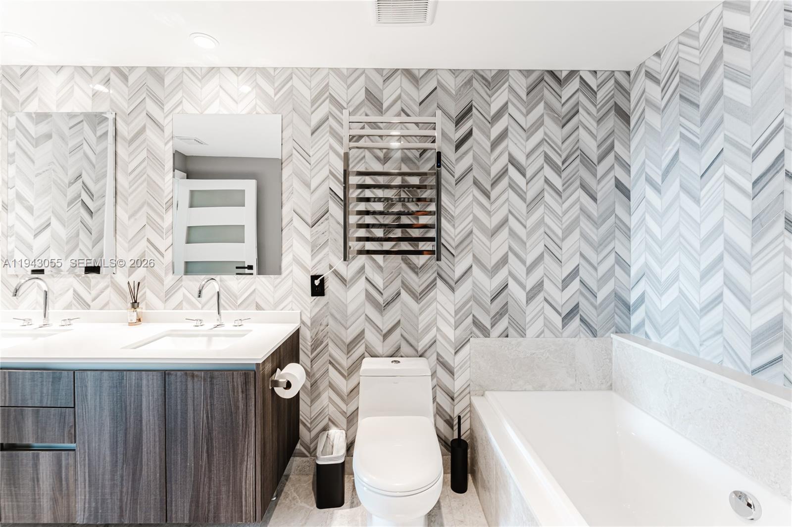 ARIA ON THE BAY CONDO - Residential