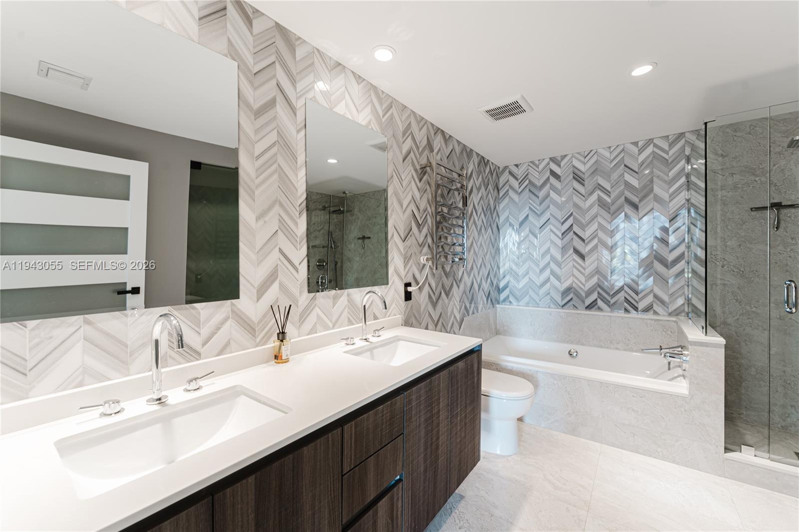 ARIA ON THE BAY CONDO - Residential