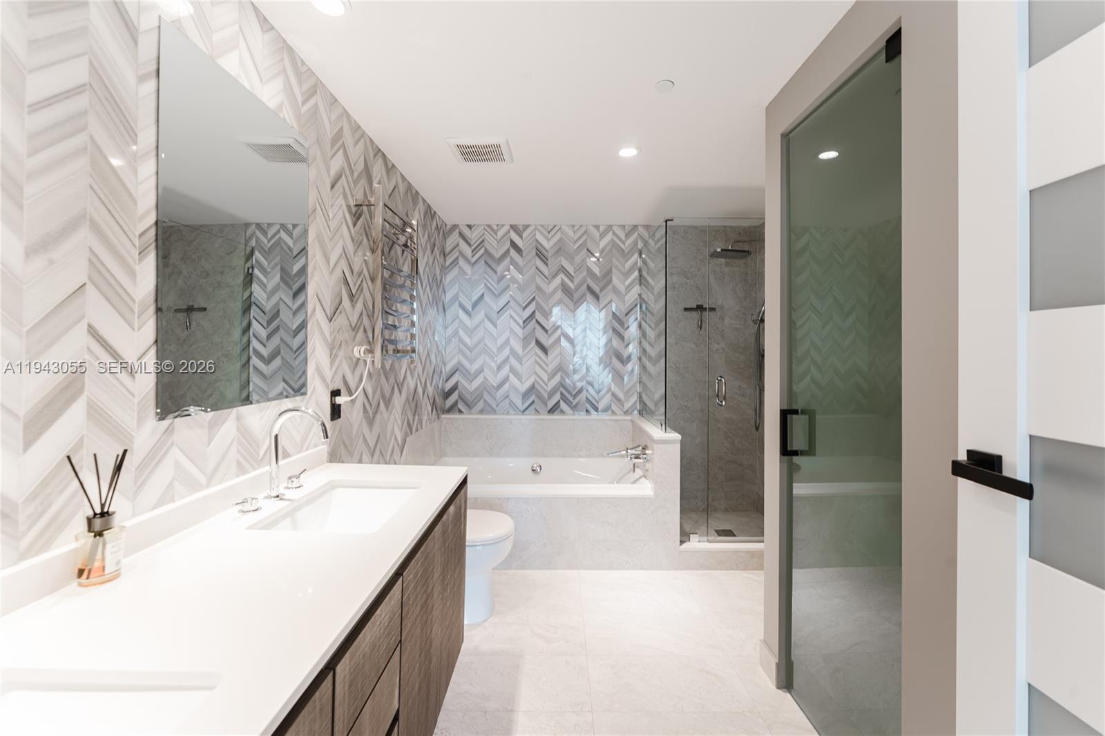 ARIA ON THE BAY CONDO - Residential