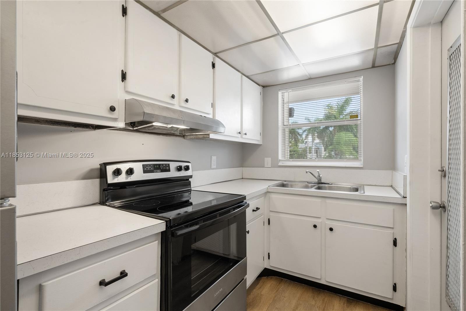 PARADISE BY THE SEA CONDO - Residential Lease