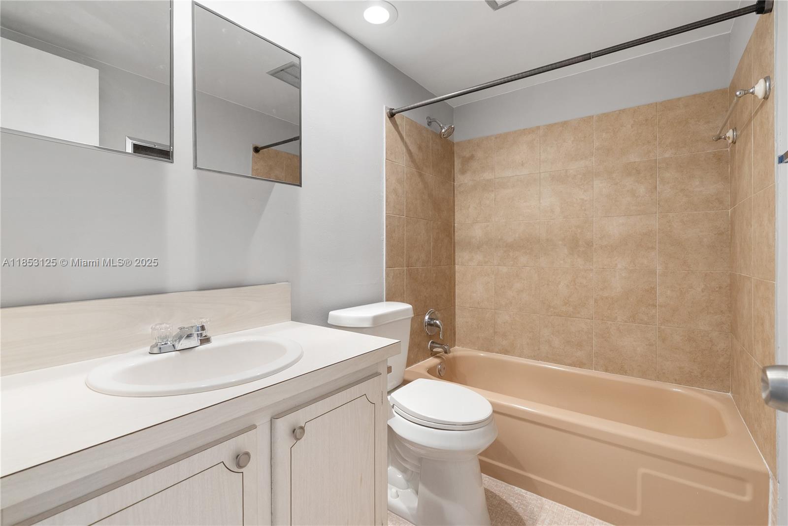 PARADISE BY THE SEA CONDO - Residential Lease