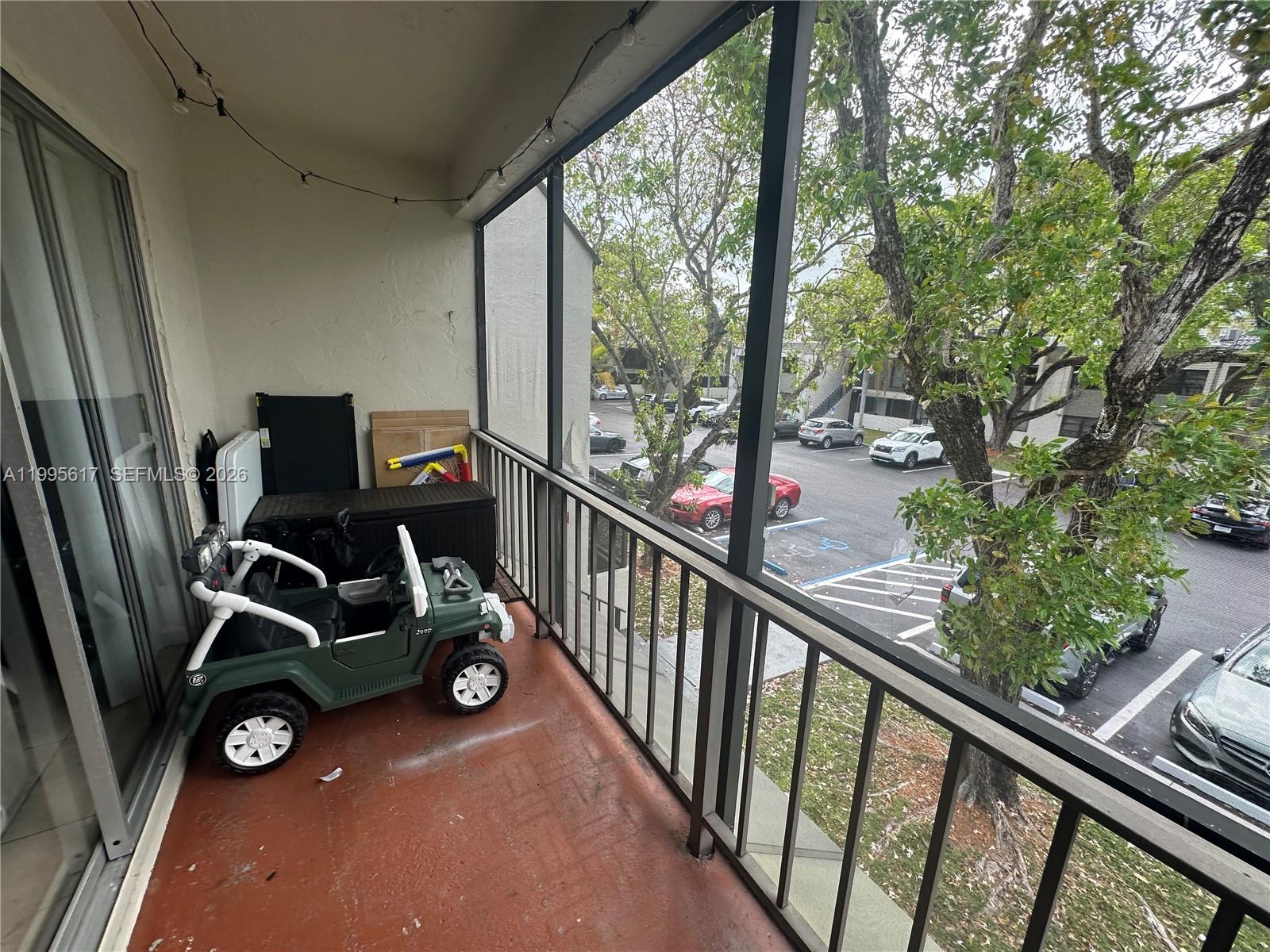 VENETIAN PALMS CONDO - Residential Lease