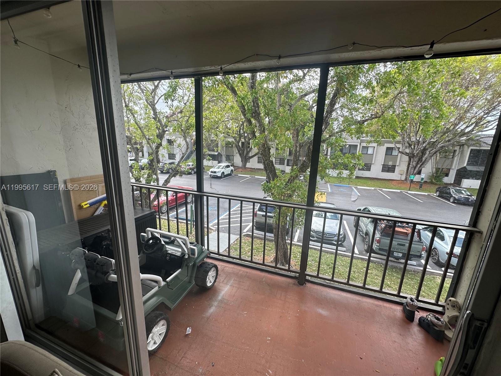 VENETIAN PALMS CONDO - Residential Lease