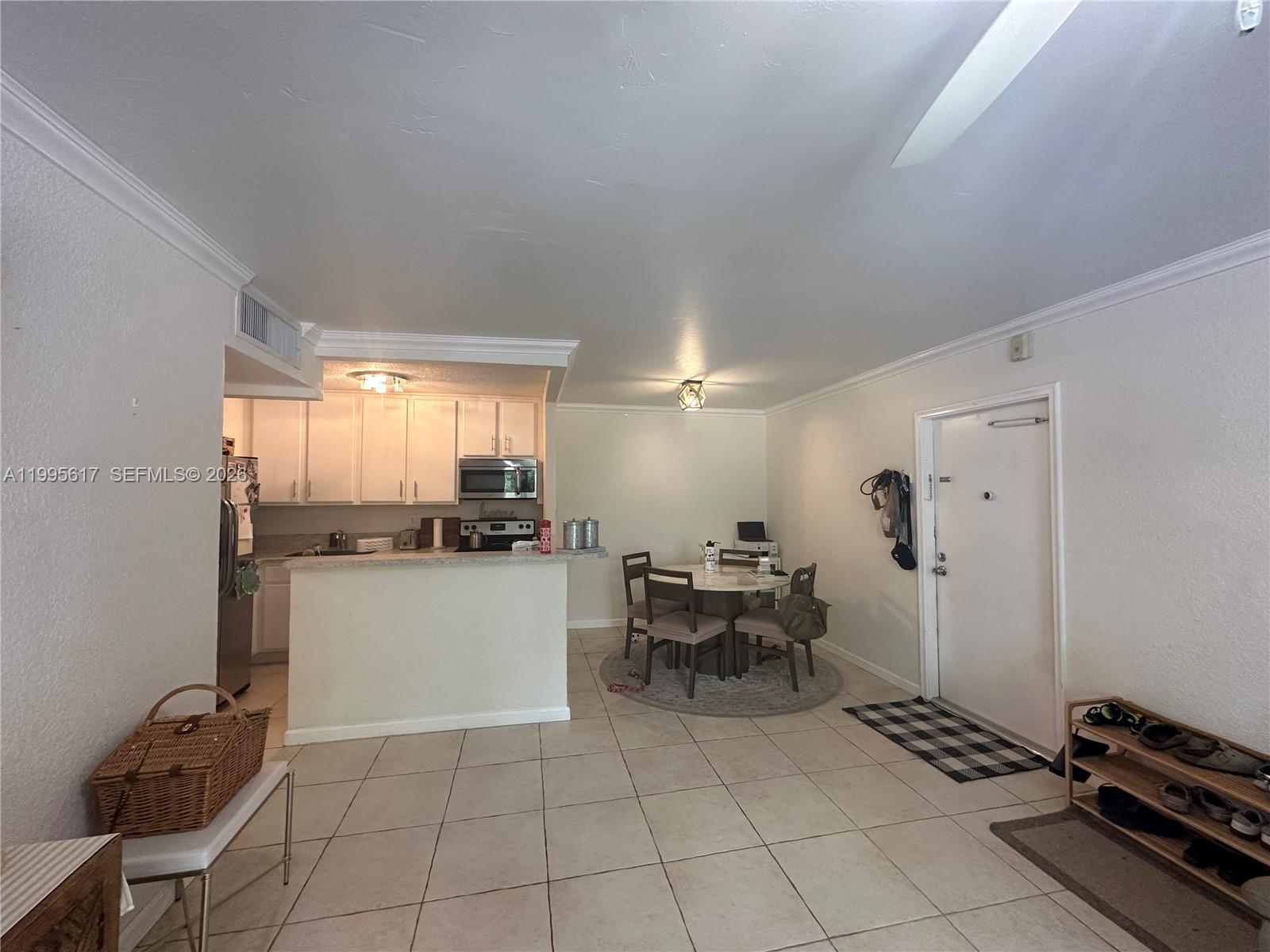 VENETIAN PALMS CONDO - Residential Lease