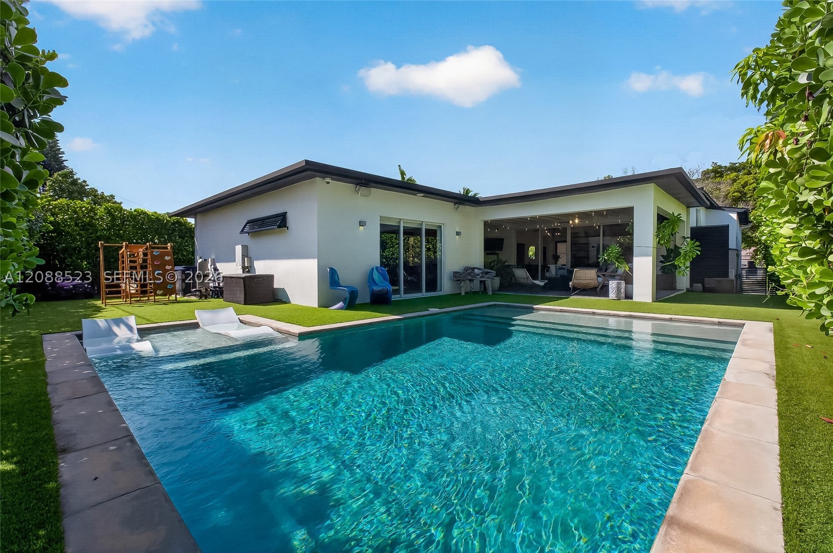 2342 SW 25th Ter