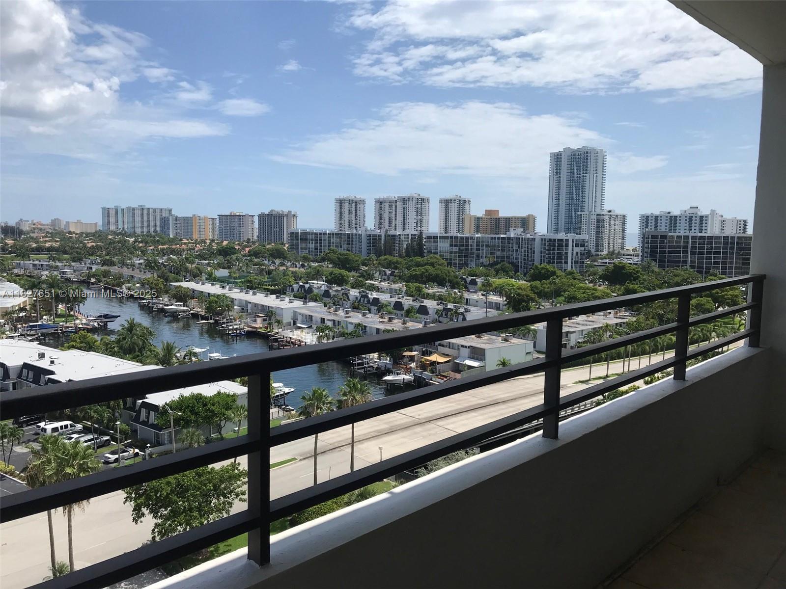 2500 Parkview Dr 1210