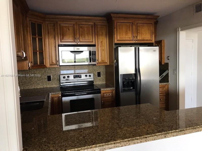 2500 Parkview Dr 1210