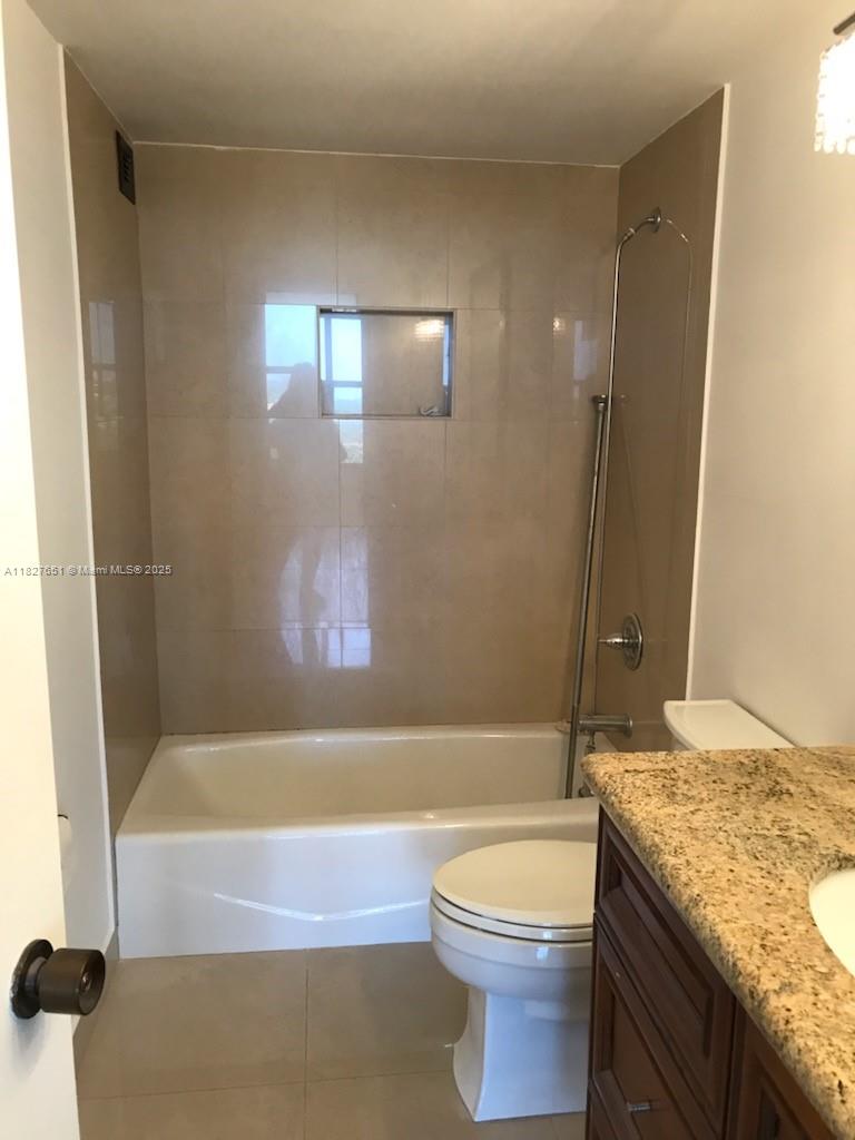 2500 Parkview Dr 1210