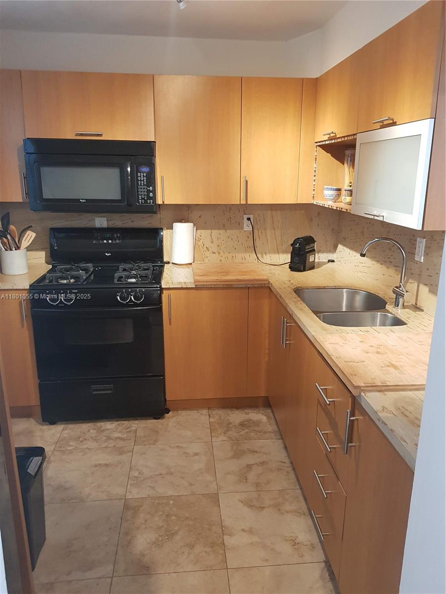 Rental Property at 720 S Collins Ave 308, Miami Beach, Miami-Dade County, Florida - Bedrooms: 1 
Bathrooms: 1  - $2,650 MO.