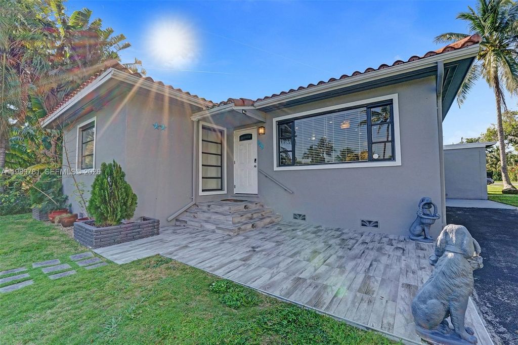 Photo of 529 NW 8th St, Dania Beach, FL 33004 (MLS # A11989781)