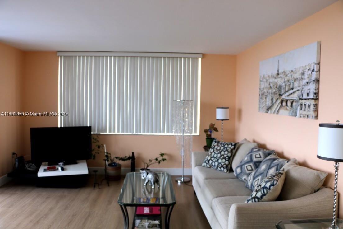 COMMODORE PLAZA CONDO - Residential