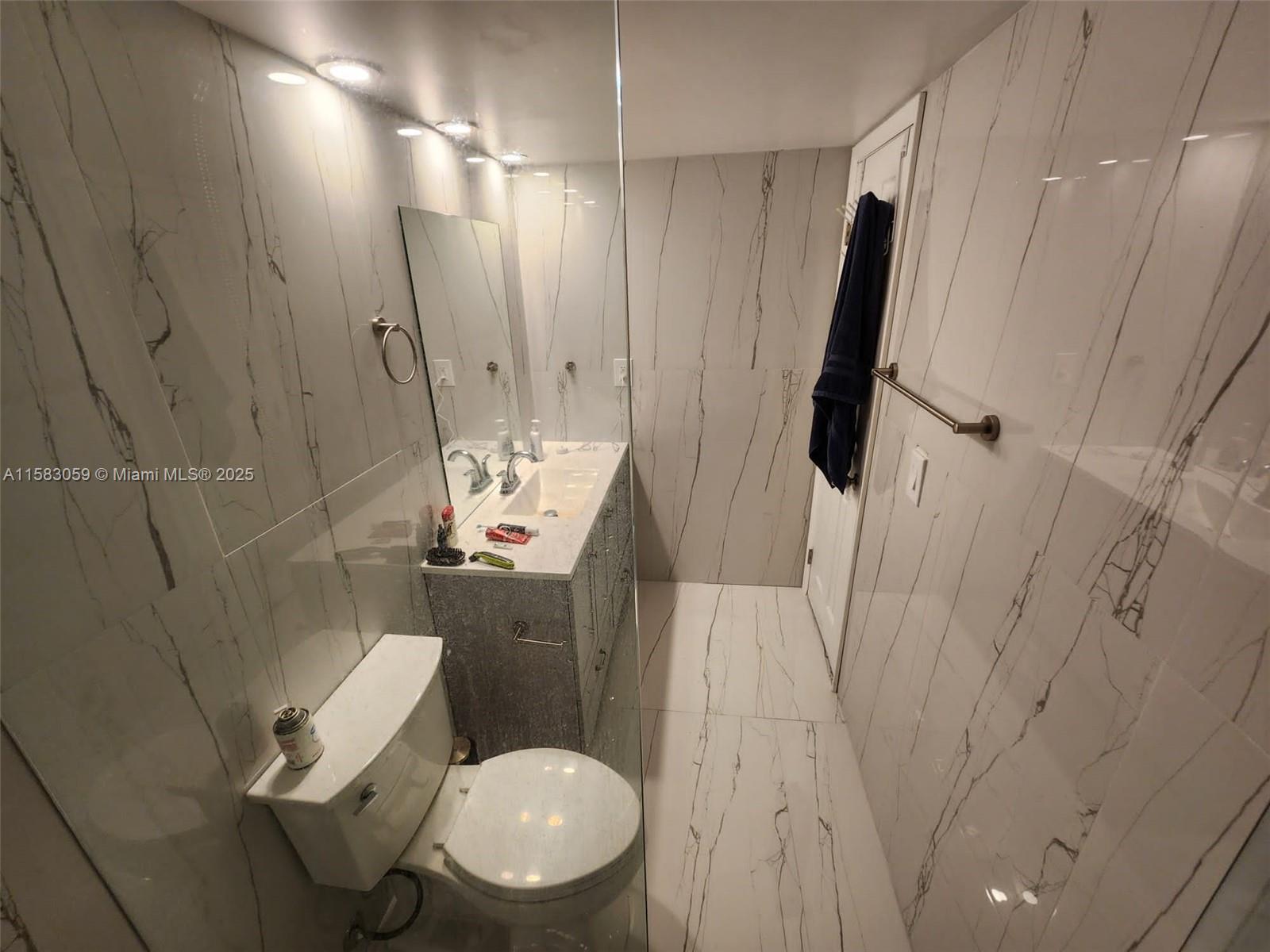 COMMODORE PLAZA CONDO - Residential