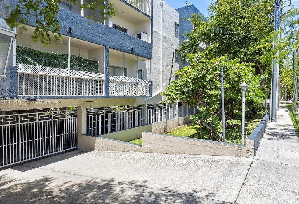 NEW LAND GARDENS CONDO - Residential