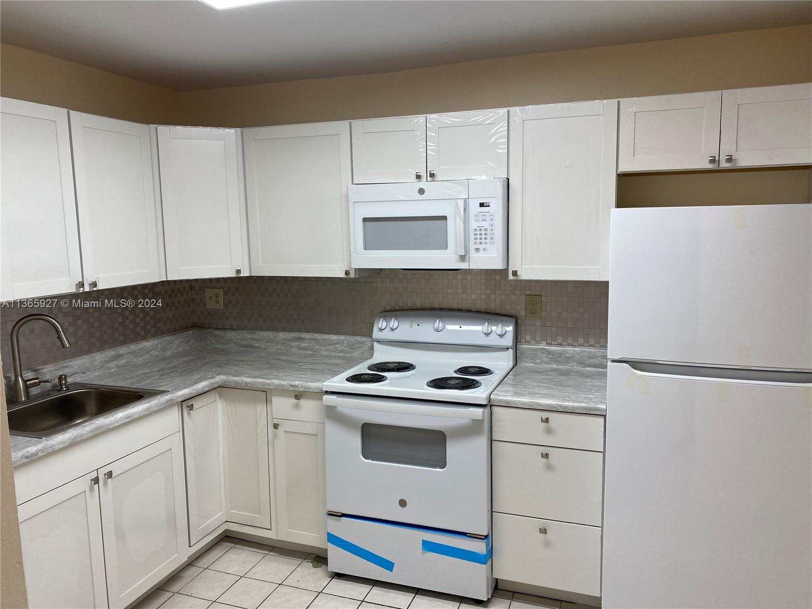 NEW LAND GARDENS CONDO - Residential
