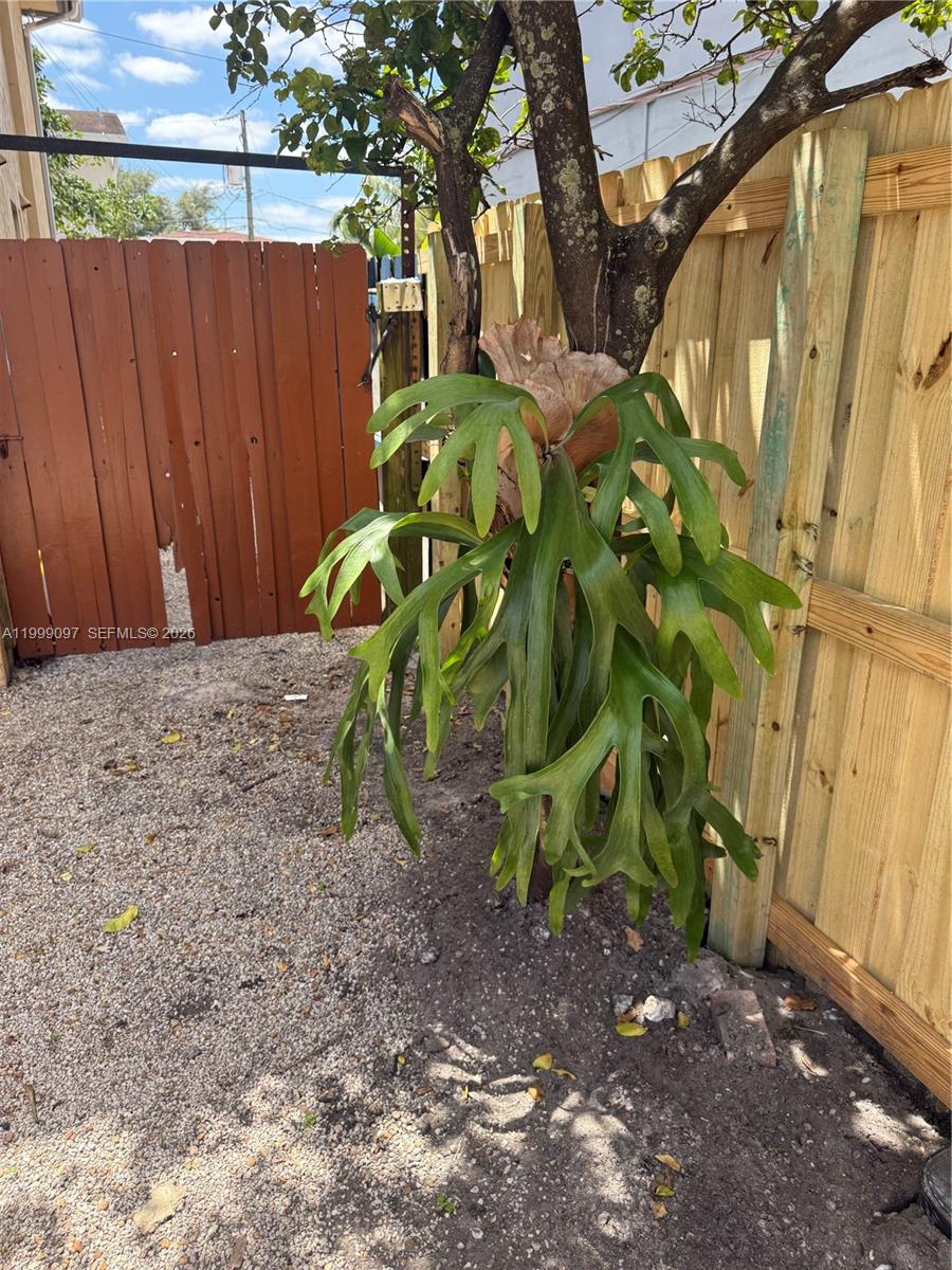 HIALEAH 17TH ADDN REV & A - Residential Lease