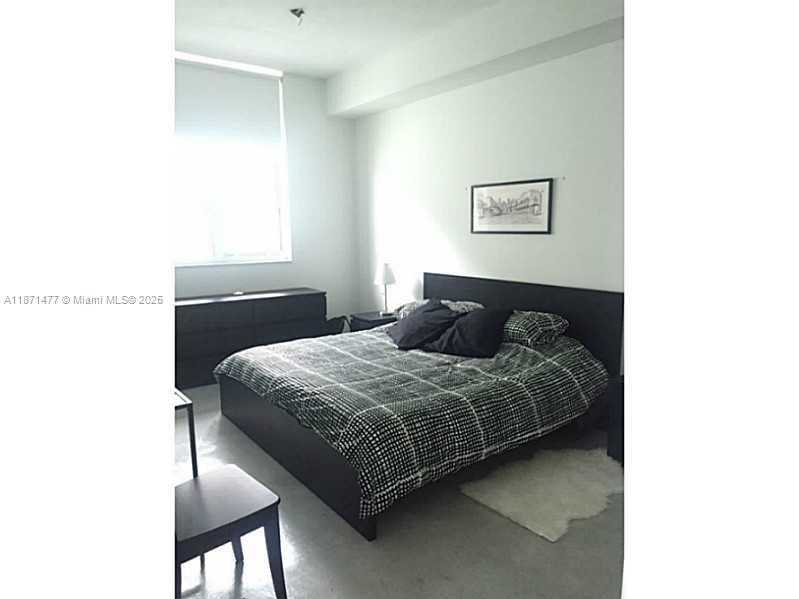 2 BED/2BATH Completely furnished loft style condo unit w/ amazing views of Downtown and Miami. Floor to ceiling windows open to large wrap around balcony! Top of the line stainless steel appliances. Bldg. offers a stunning lobby, club room w/ plasma TV an d billiard table. Centrally located in Downtown Miami and within minutes to SoBe, Grove, Brickell and Airport. Second bedroom is integrated into living room.