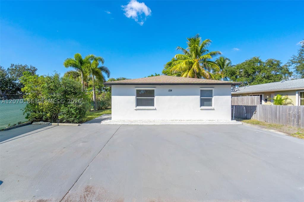 Photo of 124 SE 2nd Ter #1-2, Hallandale Beach, FL 33009 (MLS # A12070186)