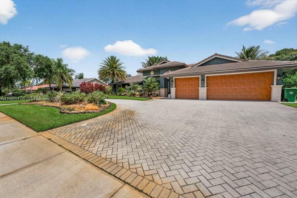 Photo of 4120 SW 106th Ter, Davie, FL 33328 (MLS # A11996178)