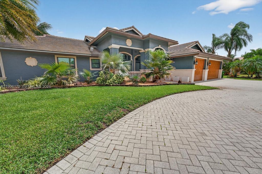 Photo of 4120 SW 106th Ter, Davie, FL 33328 (MLS # A11996178)