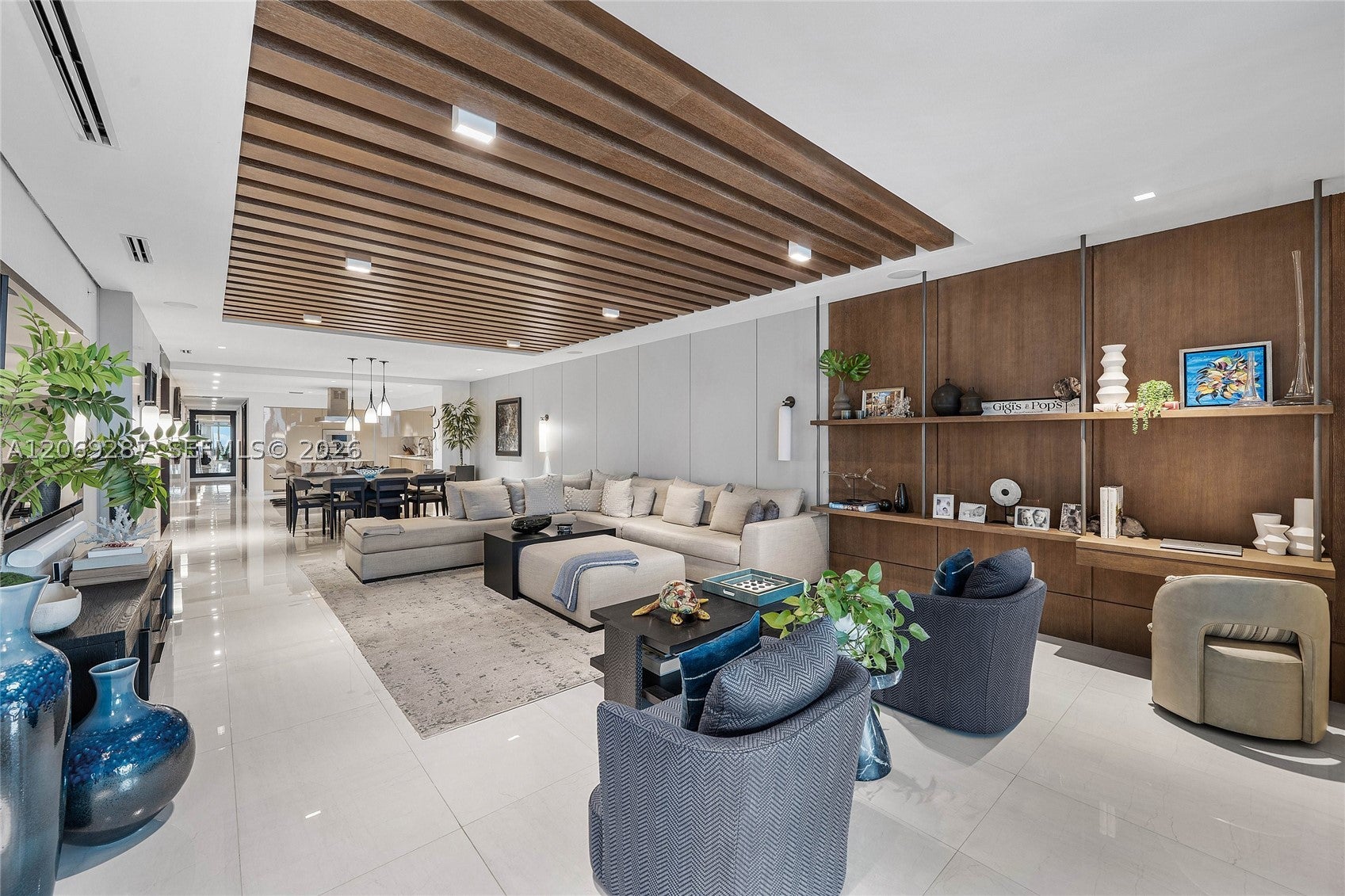 435 Bayshore Dr 703