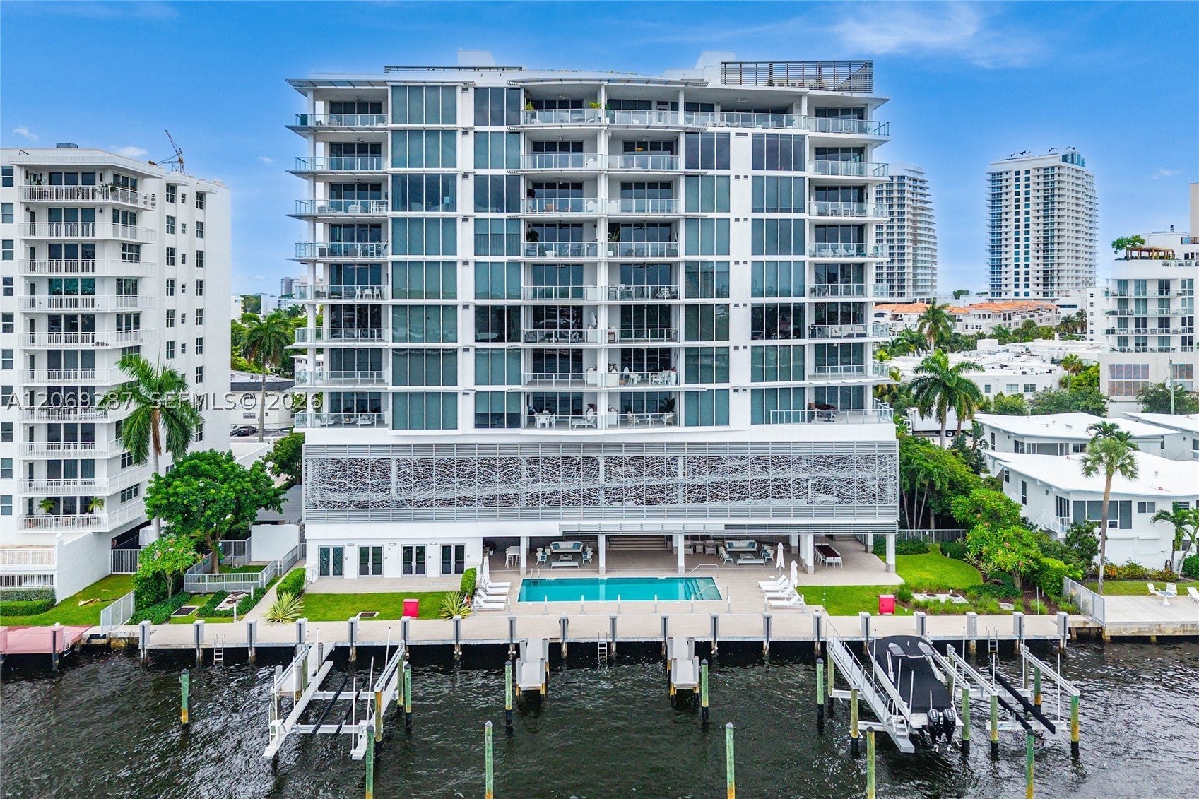 435 Bayshore Dr