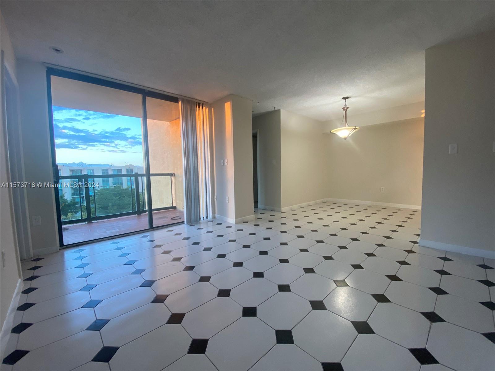 INTERNATIONAL PARK CONDO - Residential