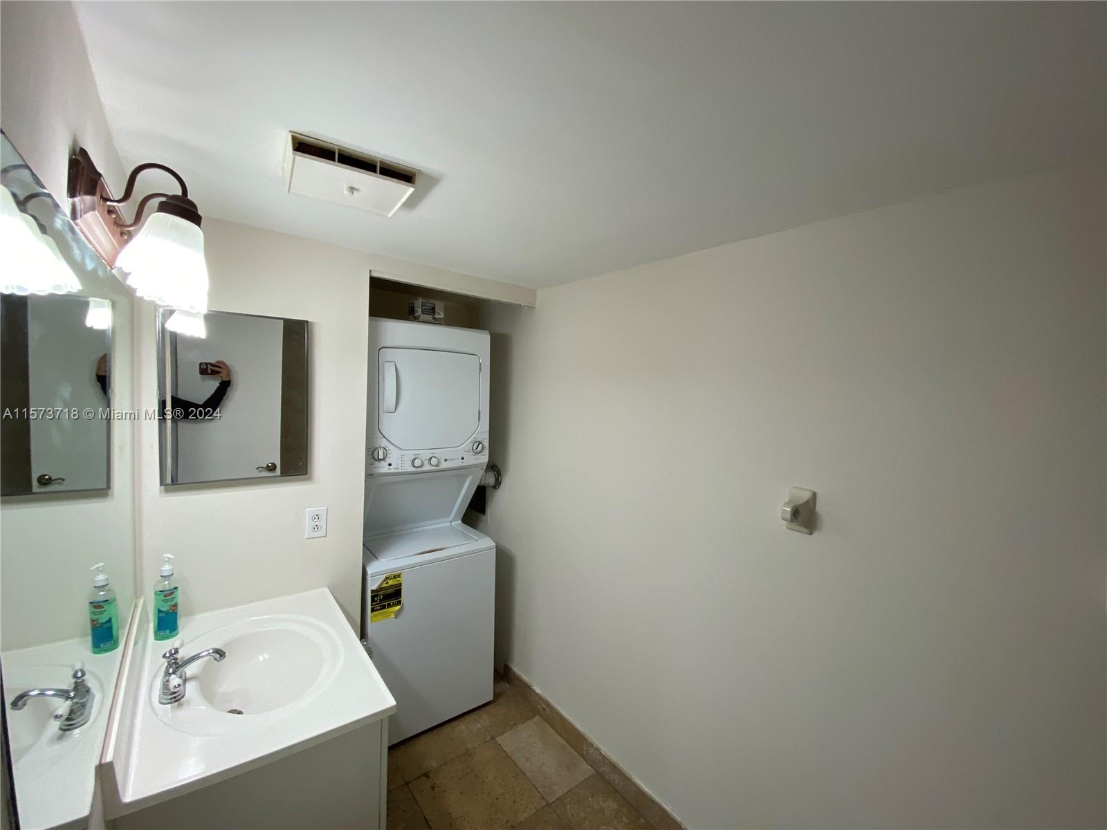 INTERNATIONAL PARK CONDO - Residential
