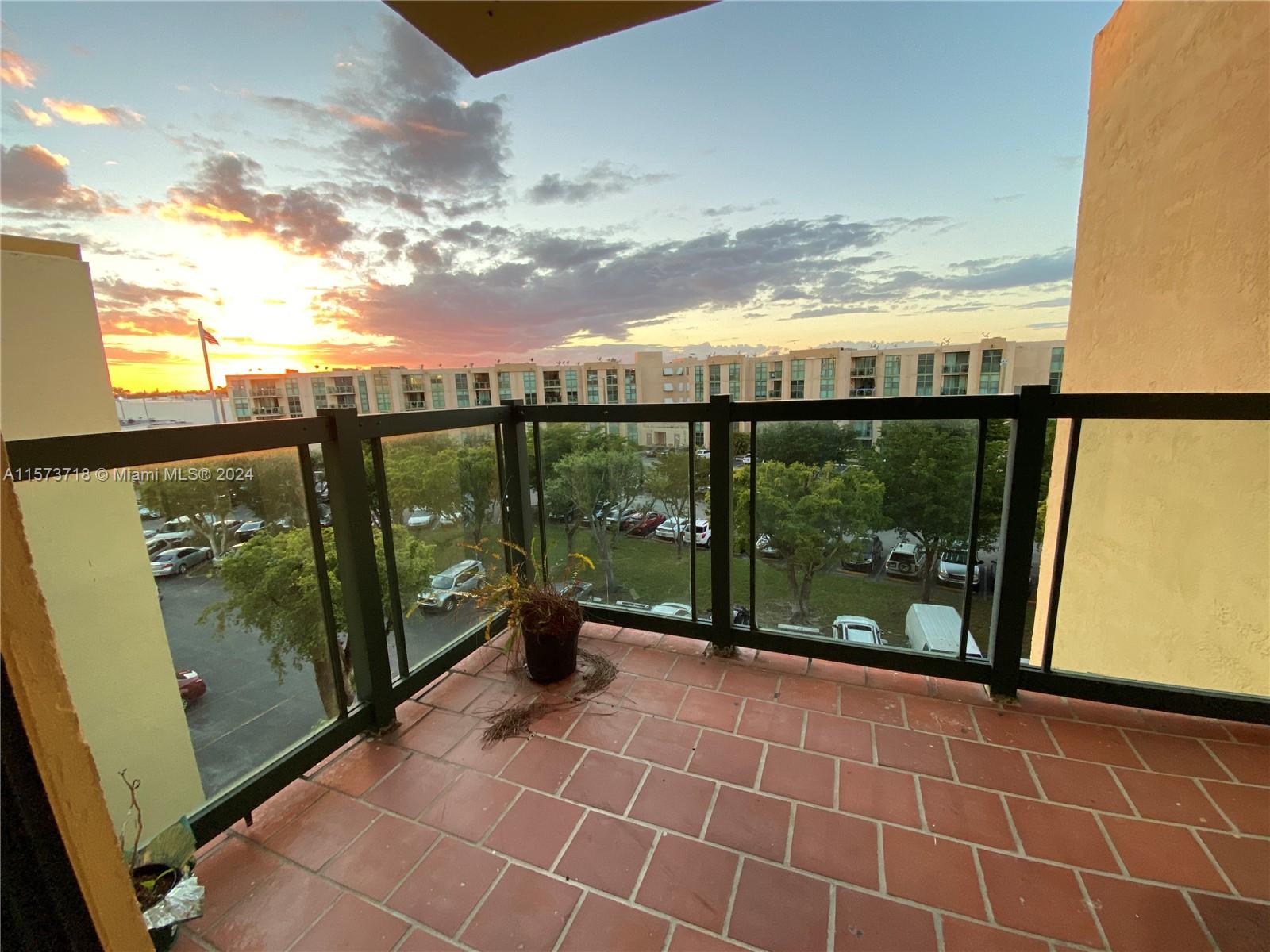 INTERNATIONAL PARK CONDO - Residential