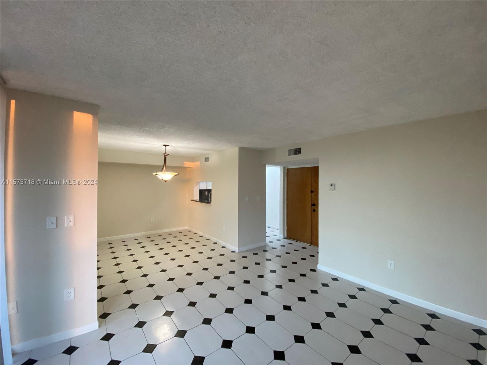 INTERNATIONAL PARK CONDO - Residential