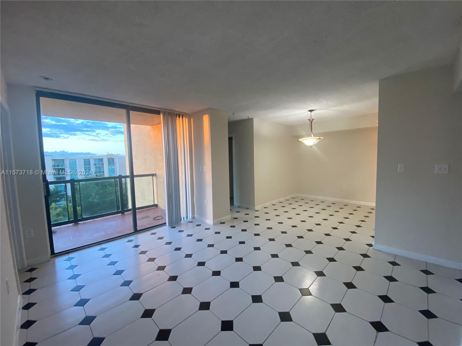 INTERNATIONAL PARK CONDO - Residential
