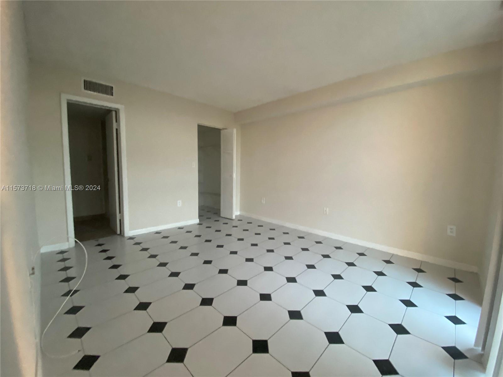 INTERNATIONAL PARK CONDO - Residential