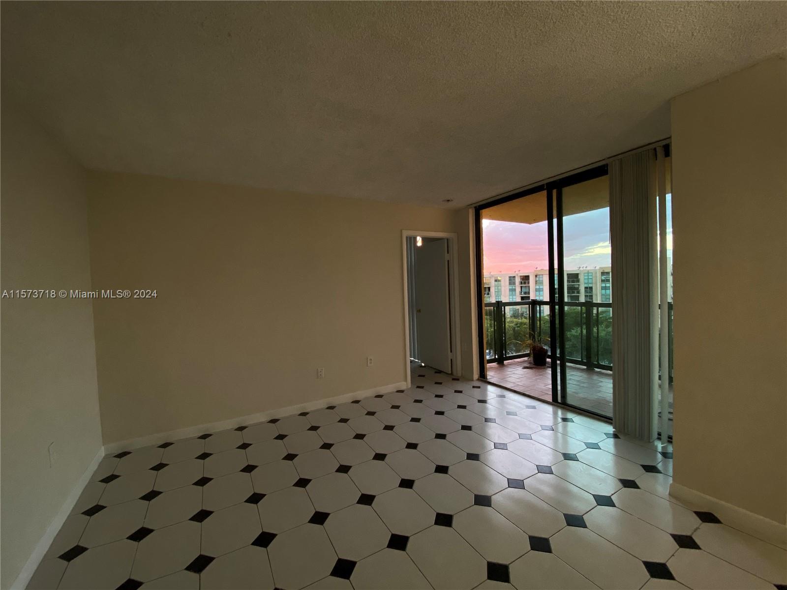 INTERNATIONAL PARK CONDO - Residential