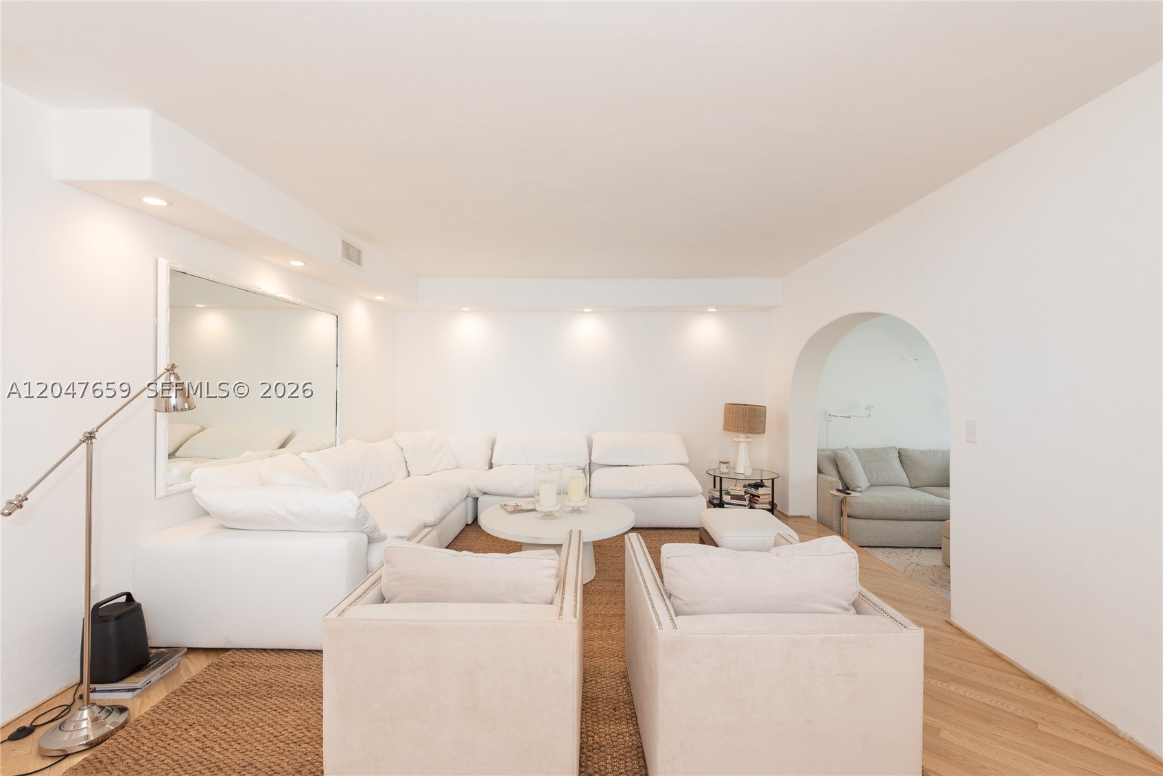 9940 Collins Ave 10