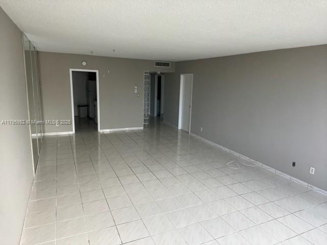 5401 Collins Ave 611