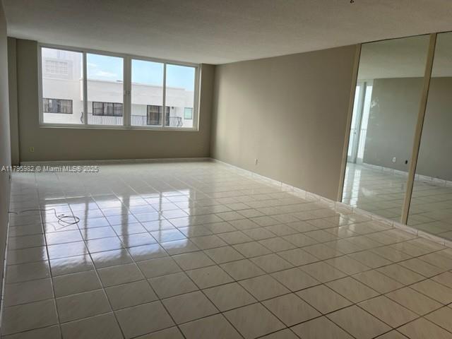 5401 Collins Ave 611