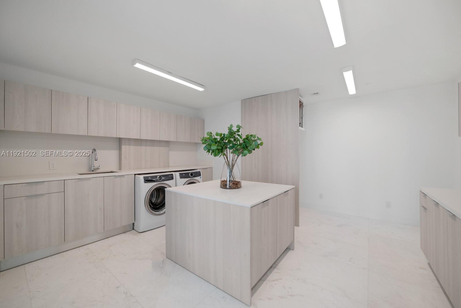 SANTA MARIA CONDO - Residential