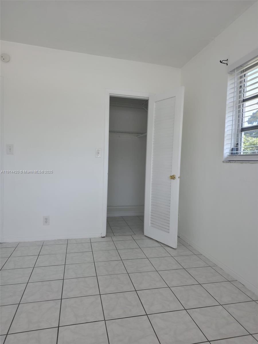 HOLLYWOOD HOMESITES REV P - Residential Lease