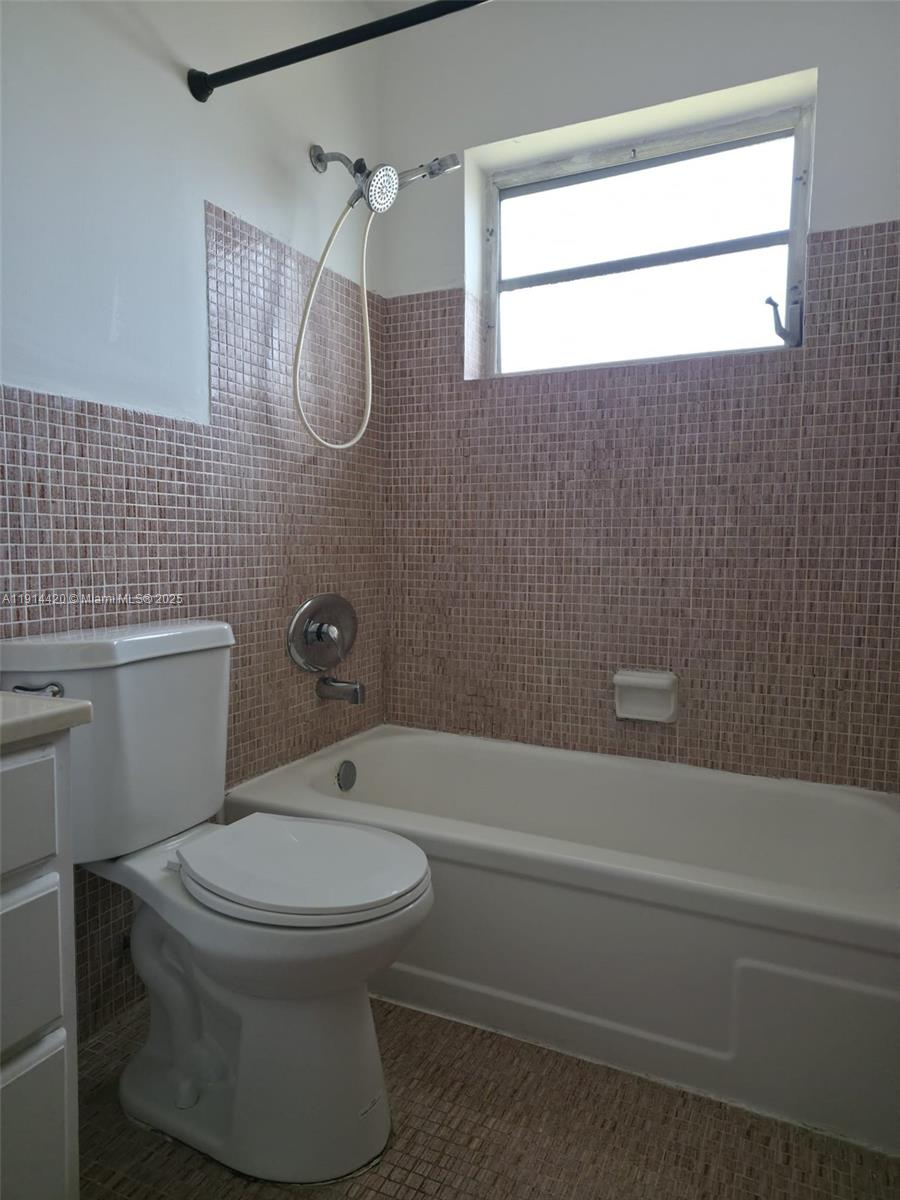 HOLLYWOOD HOMESITES REV P - Residential Lease