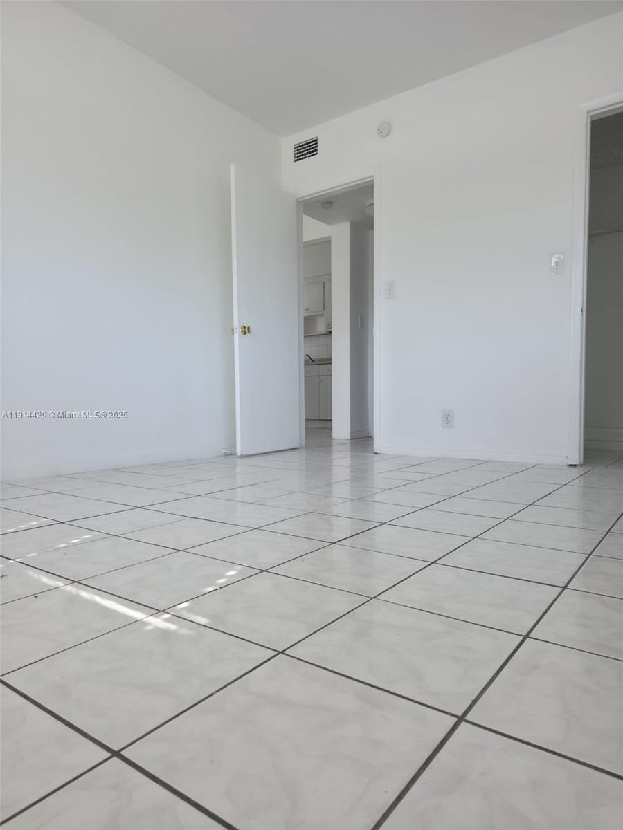 HOLLYWOOD HOMESITES REV P - Residential Lease