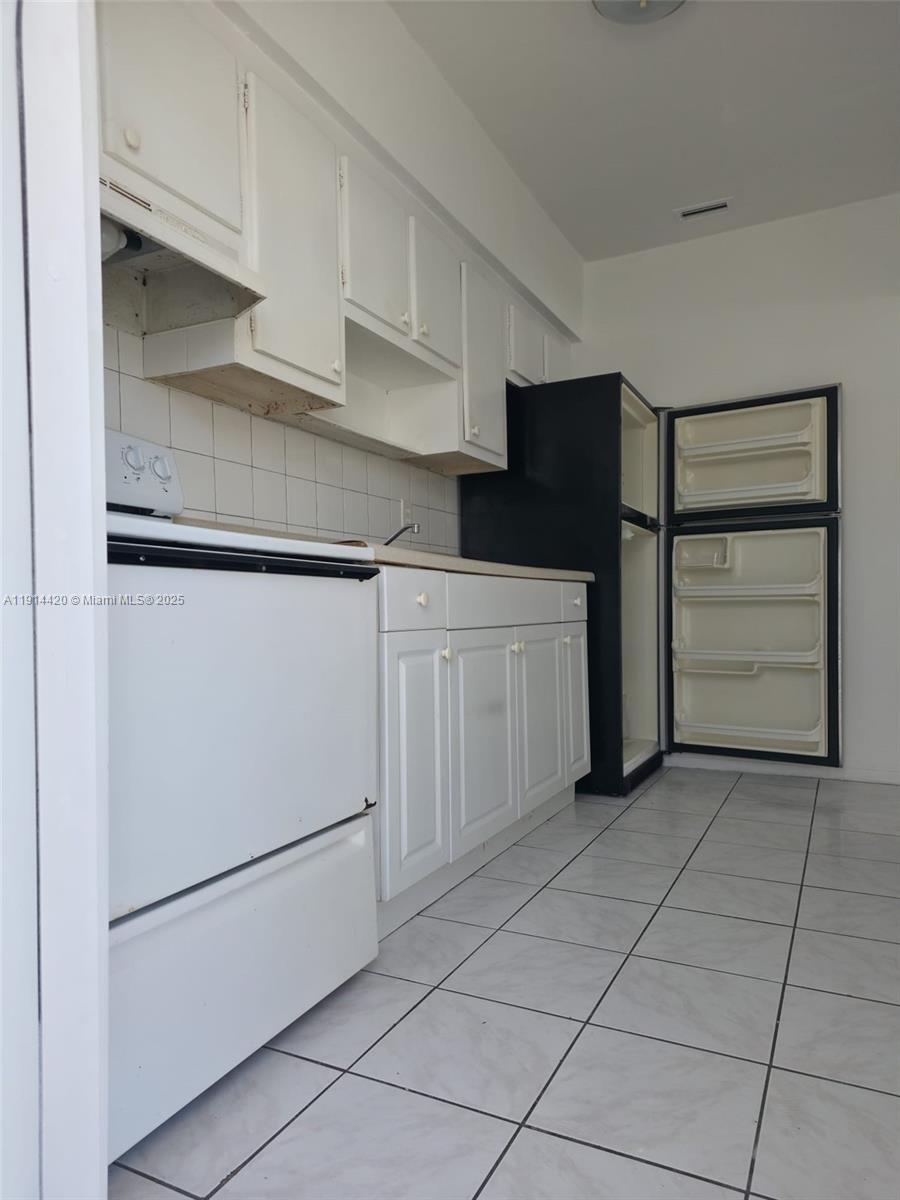 HOLLYWOOD HOMESITES REV P - Residential Lease