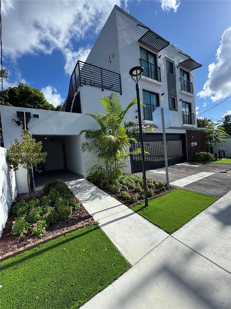 2782 NW 46th St