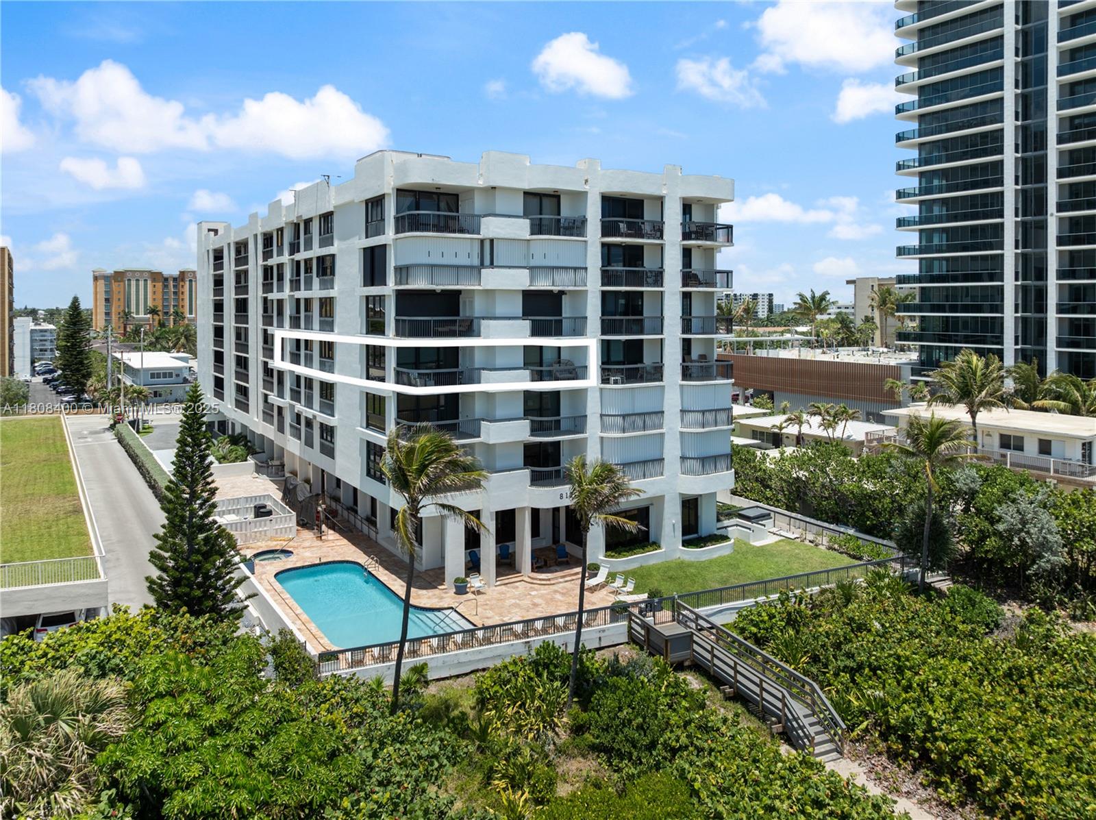 812 N Ocean Blvd 405